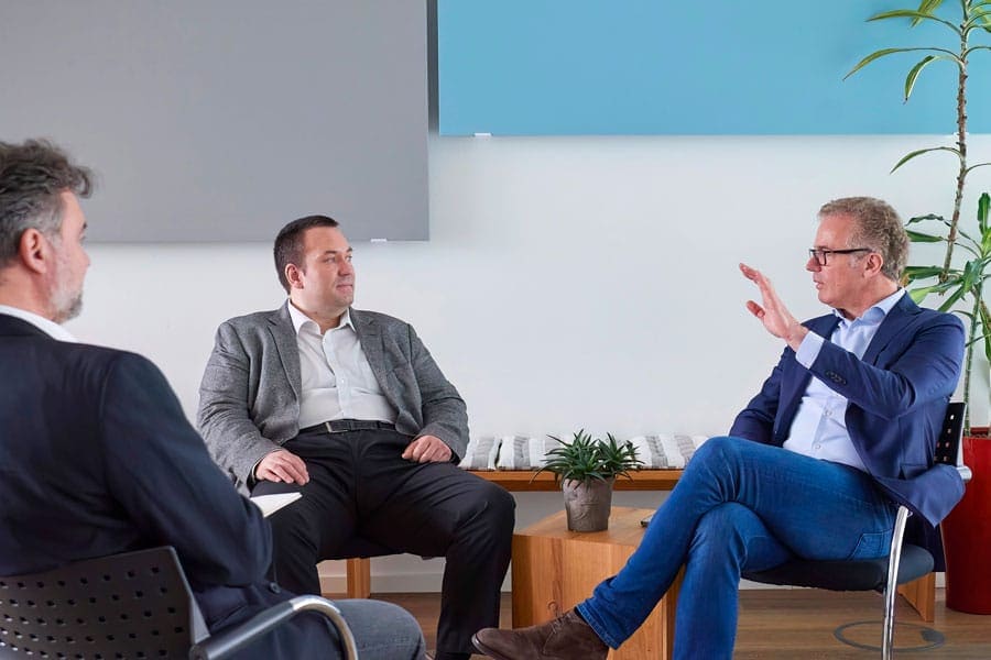 Jürgen Löhle, Director General de Consilio, y Christoph Habla, Socio, en una entrevista para E-3: un plan para el sucesor de APO, IBP, Planificación Empresarial Integrada. 